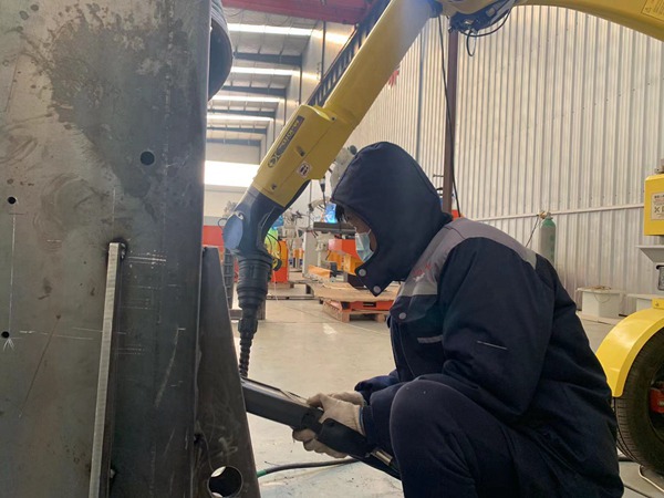 如何選擇焊接機器人廠家？
