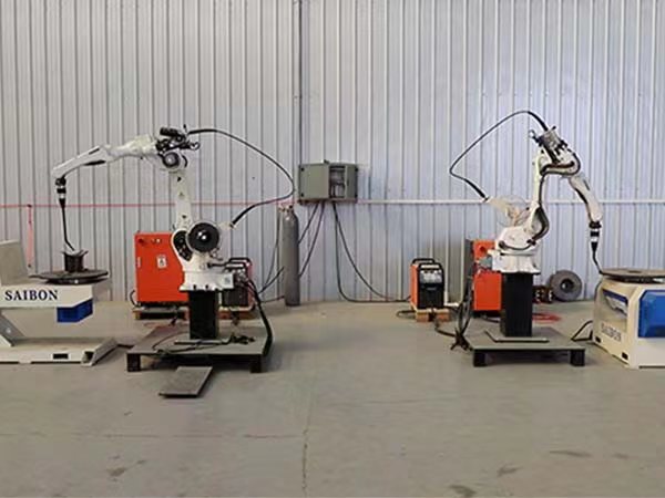 選擇自動焊接機(jī)器人廠家要注意什么？